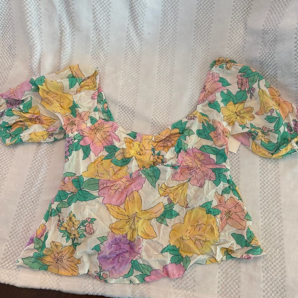 new billabong floral bubble sleeve shirt size Large